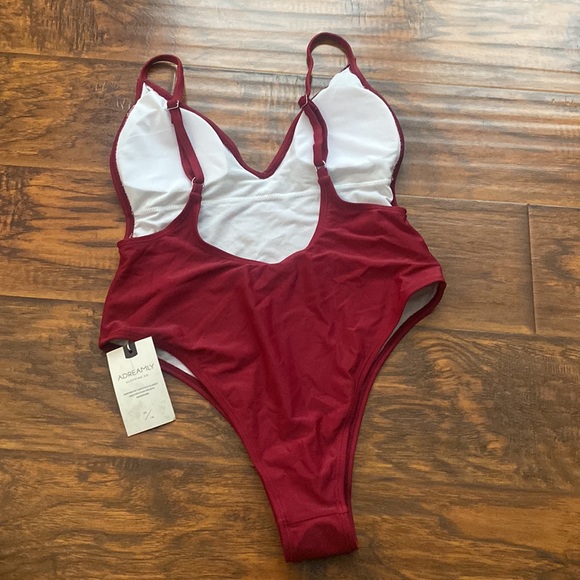 Adreamly Low Back Swimsuits - Picture 5 of 9